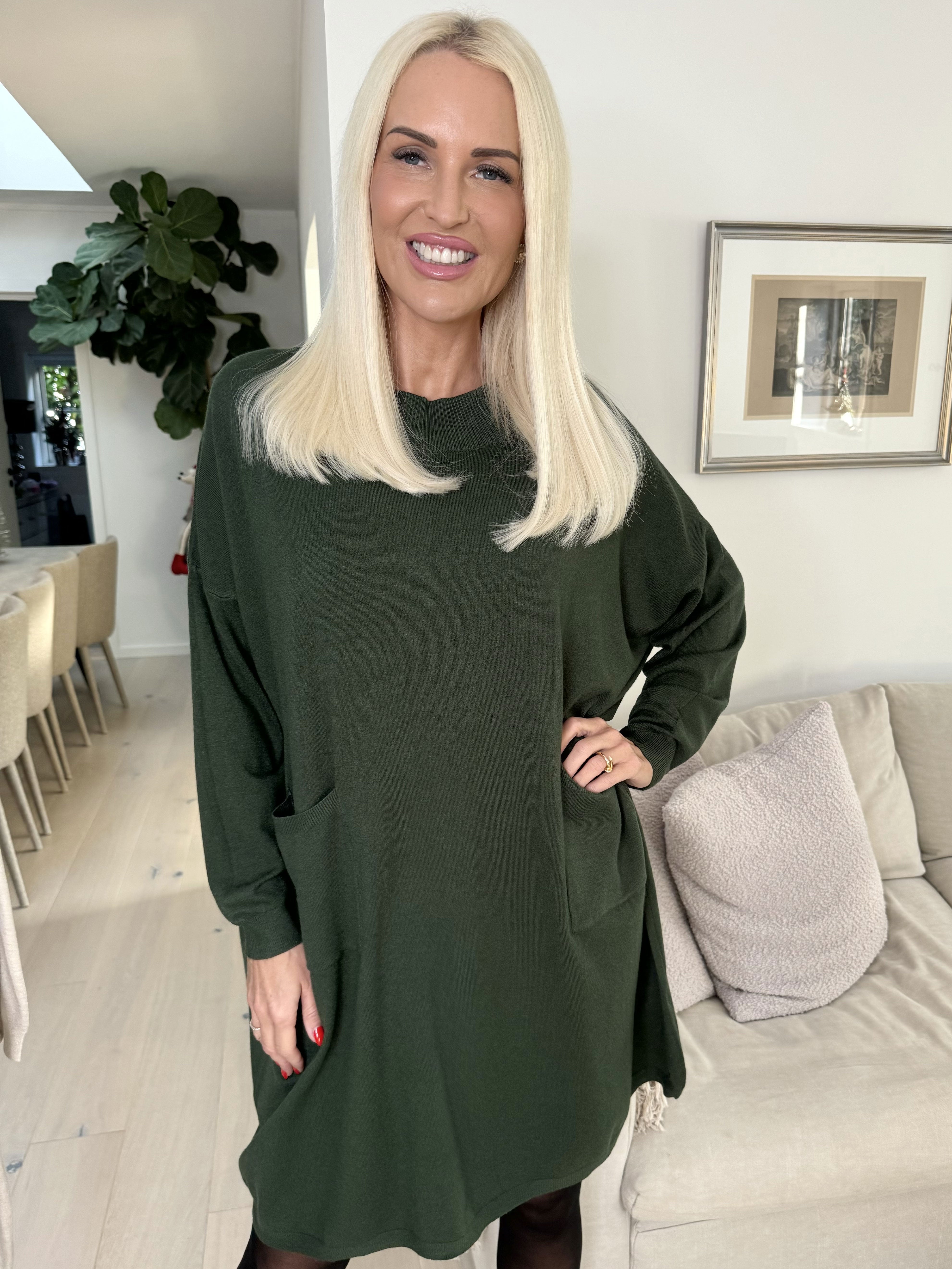 Dima - Mjukt stickad klänning med fickor